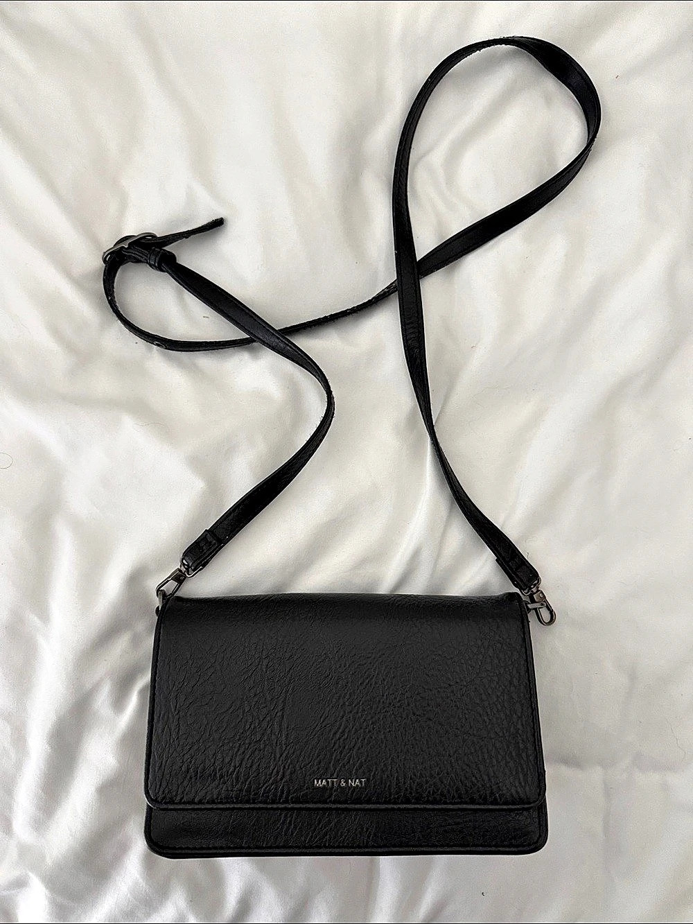 Matt & Nat Met Crossbody Wallet in Black
